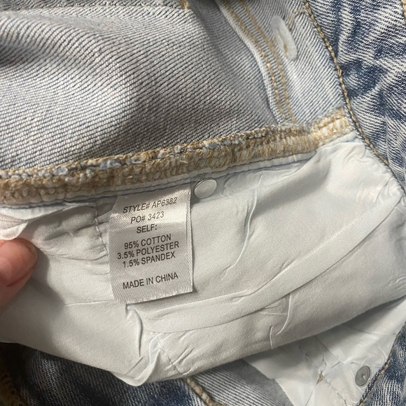 AnnieWear Women’s Drawstring Denim Medium Wash Shorts XL NWT - Picture 6 of 10